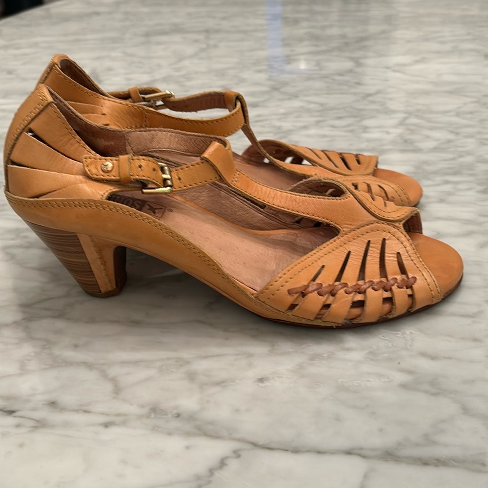 Cute open toe Pikolinos heels with cutout designs. 2.5 in.